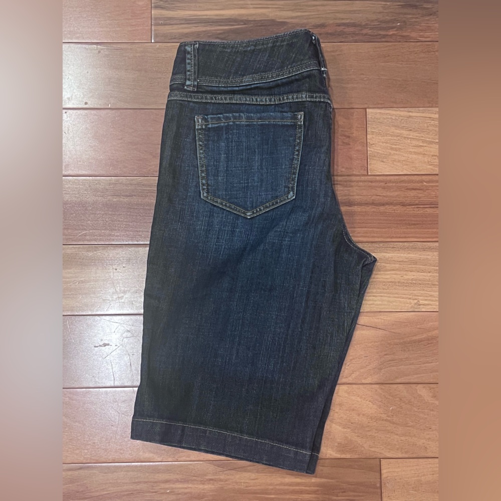 Cabi | Women’s Denim Bermuda Jeans Shorts | Dark Wash - Picture 2 of 6